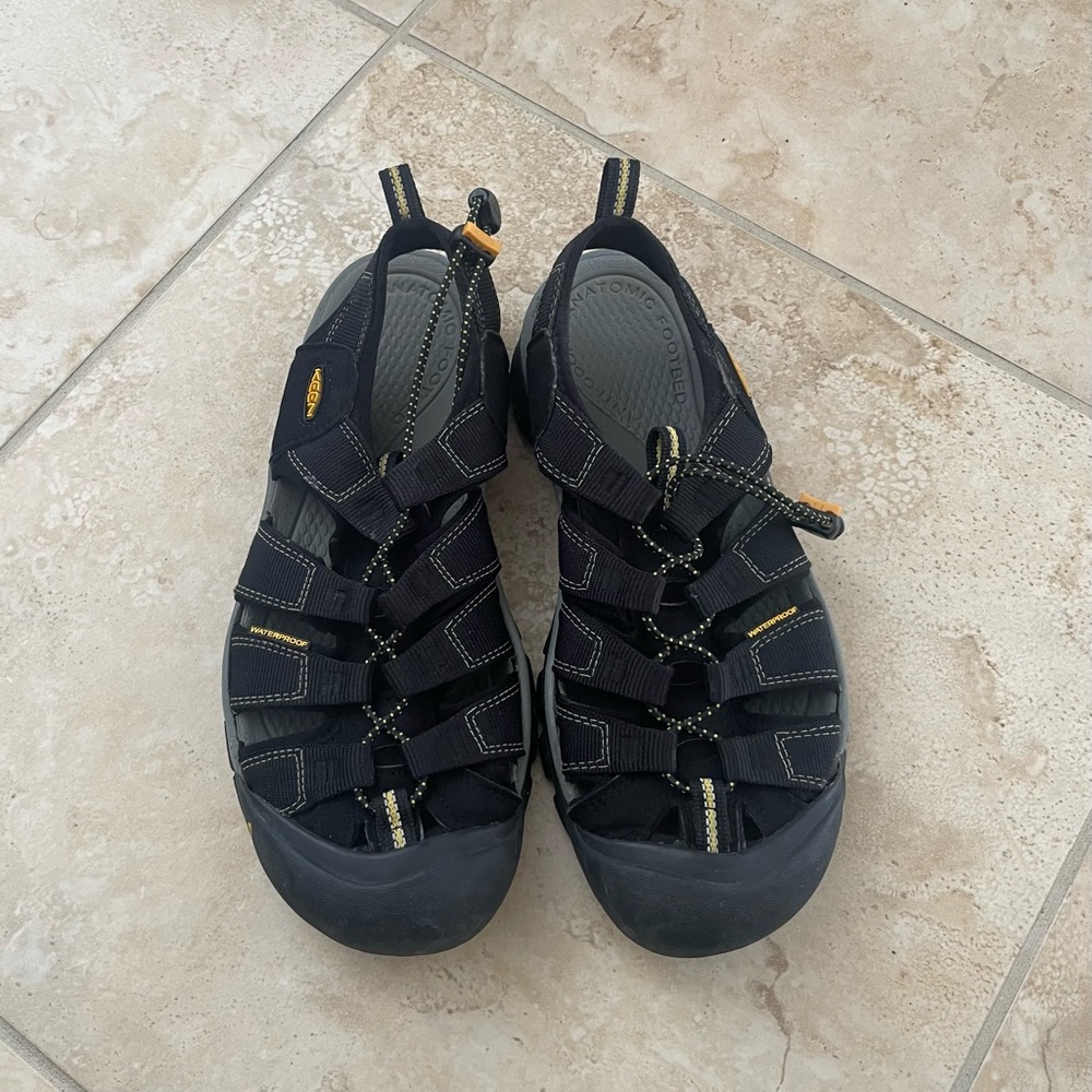Men's Keen hiking sandals, size 9